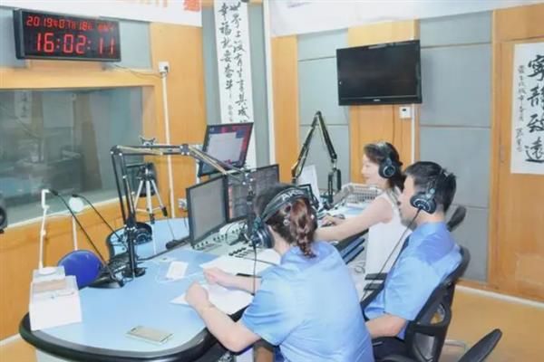 学播音主持多久出成果，最少学习半年以上