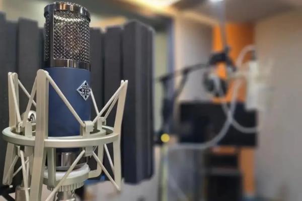 从事配音相关的工作要注意什么，根据自身兴趣或能力去考虑发展方向