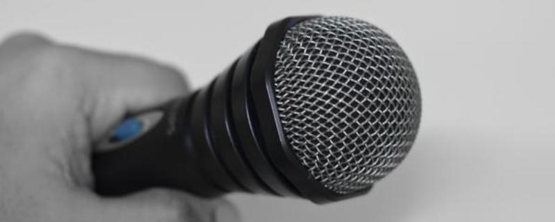女生声音如何变得有磁性,最主要的就在于使用胸腔共鸣