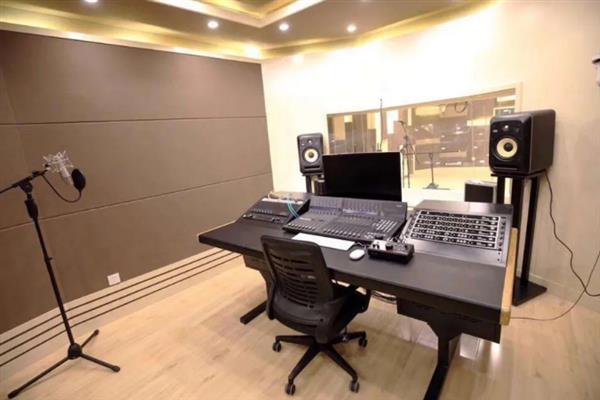 录音设备有电流声如何解决，麦克风属性中要选择噪音抑制和回音消除